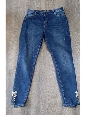 Frank Lyman Montreal Design Collection Slim Denim Jeans Large Leg Bow Accent